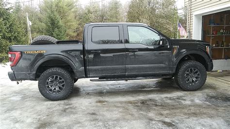 I had a 2016 F-150 XLT FX4 that I added a level kit to and liked the way that looked quite a bit and was wondering what, if anything, I might need to do the the Tremor when it arrives. . Ford f150 tremor forum